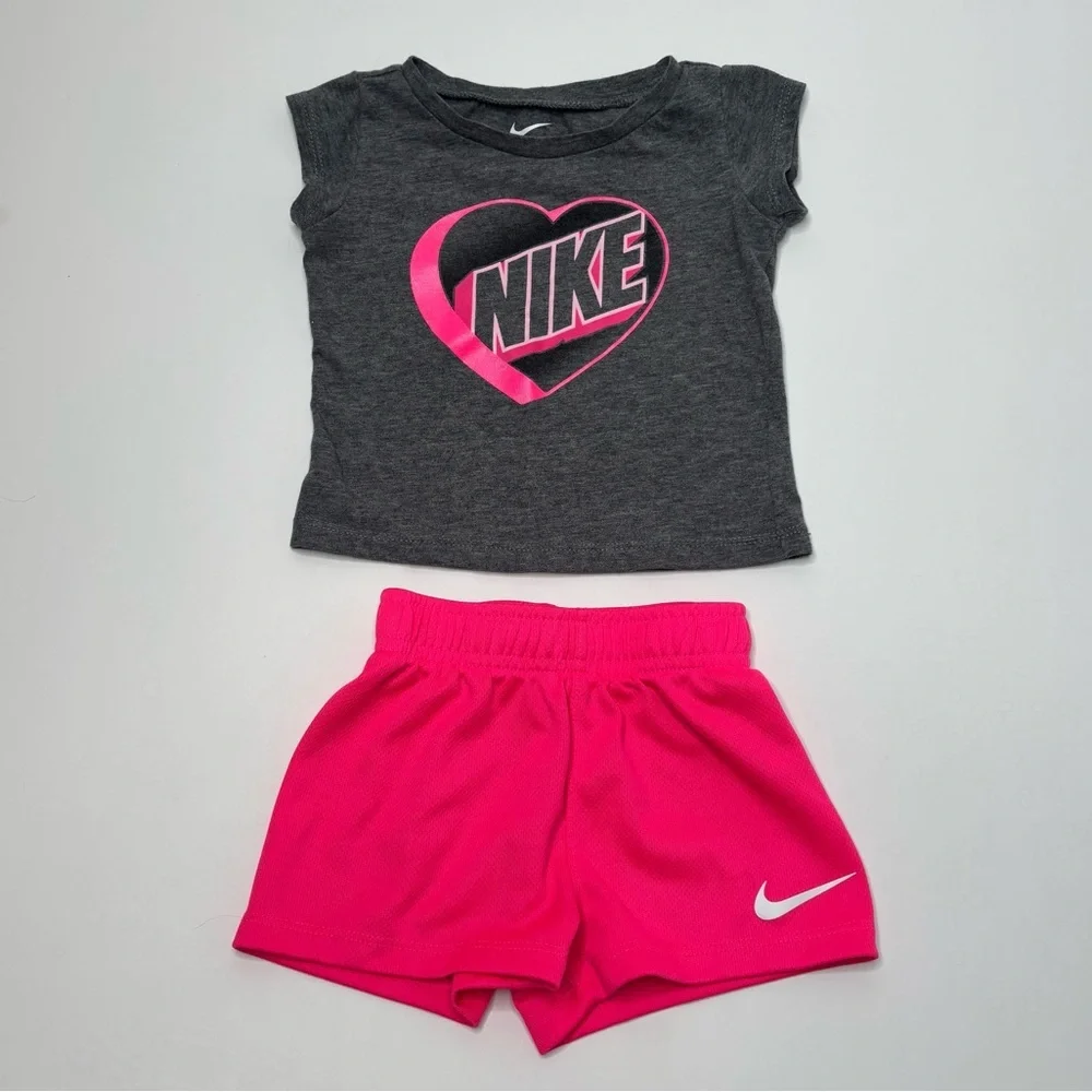 Nike Baby Girl 2-Piece Set Gray Pink Heart Tee & Shorts 12M - Picture 2 of 5